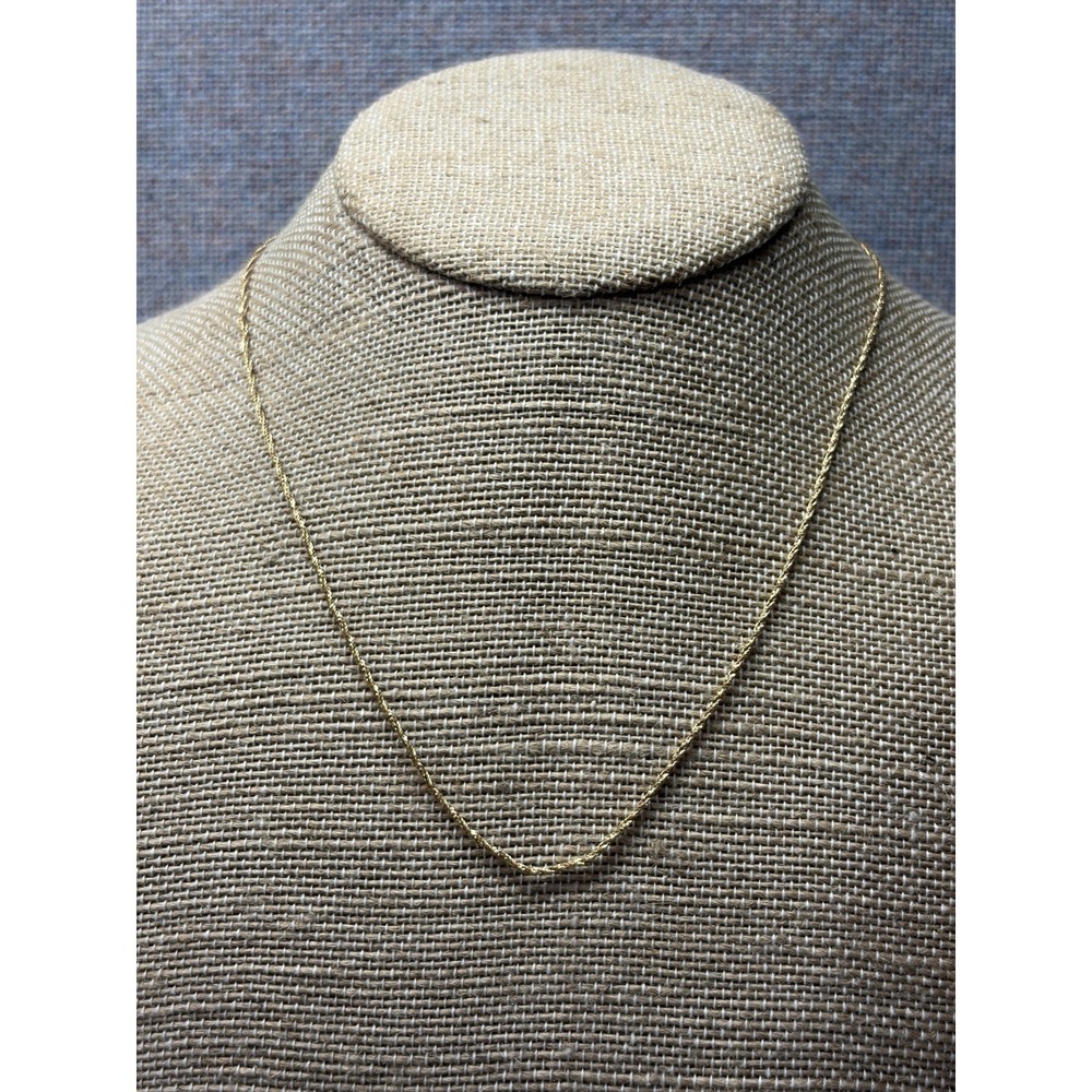 14K Gold Neclace Not Scrap 17" chain 2.6 grams